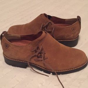 Ariat shoes very good condition size 8